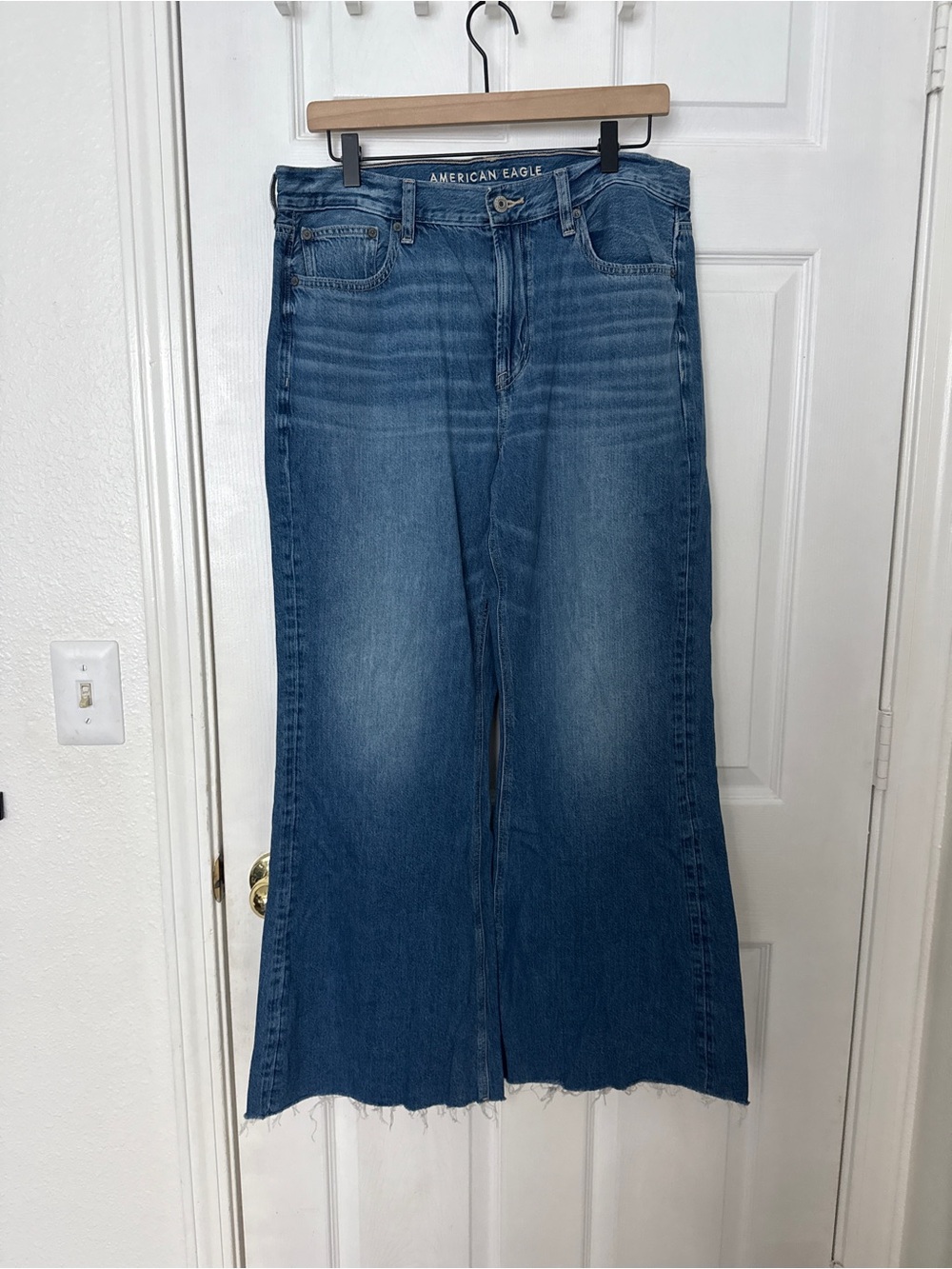 American Eagle High-Rise Wide-Leg Flare Jeans Raw Hem Medium Wash size 10 short